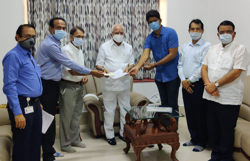Mr. Shekar Viswanathan, Vice Chairman & Whole-time Director, Toyota Kirloskar Motor, Mr. Raju B. Ketkale, Deputy Managing Director, Toyota Kirloskar Motor and Mr. Deepak Kumar S Secretary of Employees Union, handing over the contribution amount to Shri B. S. Yediyurappa, Hon’ble Chief Minister of Karnataka along with other TKM officials.